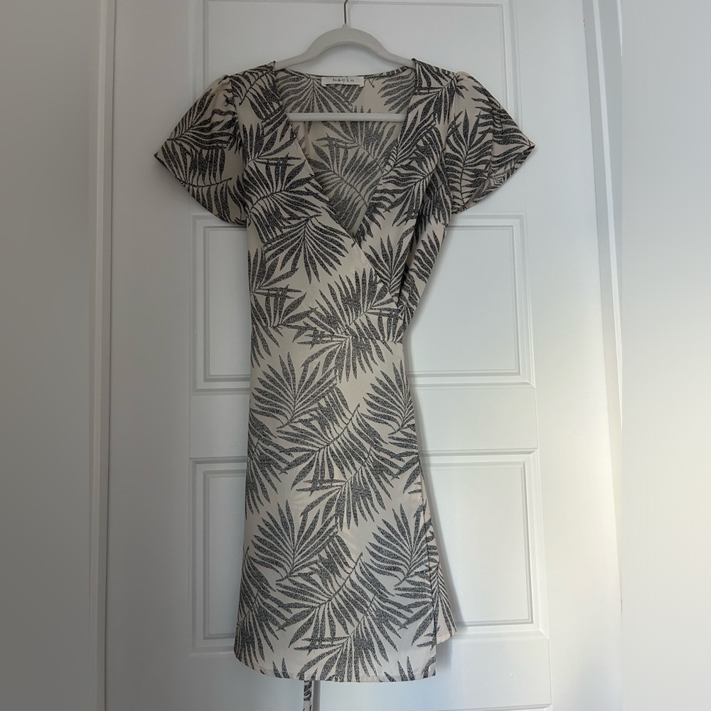 Bacio/pinkyotto wrap dress, sz S